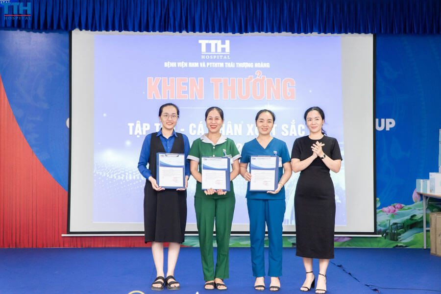 10 cá nhân xuất sắc đã được trao tặng phần thưởng cho những thành tích nổi bật trong tháng 4 và tháng 5.