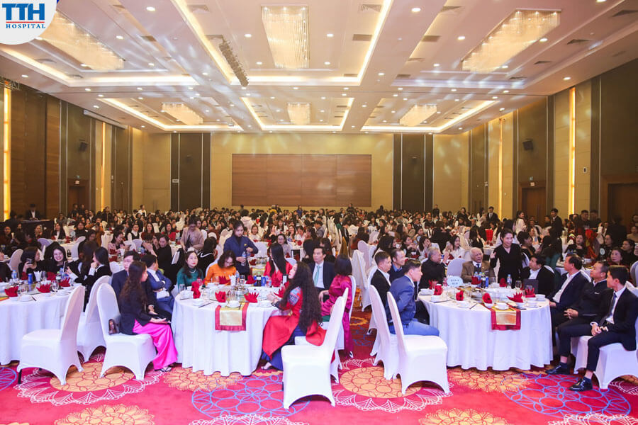  toàn thể CBNV khối Tổng công ty, Bệnh viện RHM & PTTHTM Thái Thượng Hoàng, Bệnh viện Đa khoa TTH Vinh và Công ty CP Winmed Việt Nam