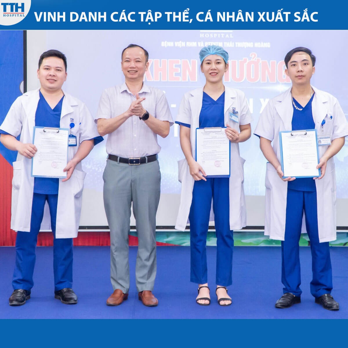 Ban lãnh đạo BV Thái Thượng Hoàng đã thực hiện việc tôn vinh và biểu dương các cá nhân xuất sắc trong tháng 8