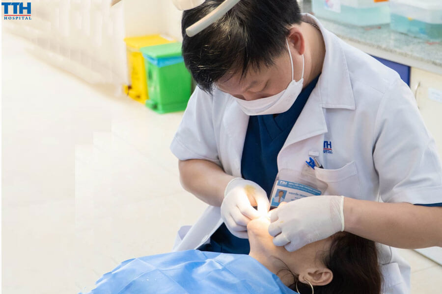 Nha sĩ Nguyễn Trung Thành gia nhập Bệnh viện Thái Thượng Hoàng vào năm 2010