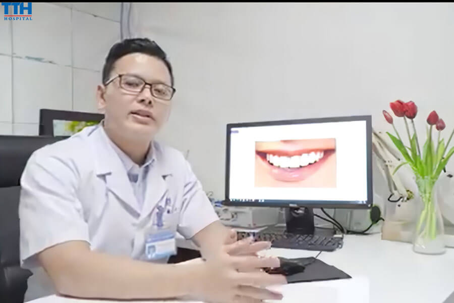 Bác sĩ Phan Thanh Hùng luôn cập nhật các công nghệ mới nhất trong lĩnh vực trồng răng và phục hình răng.