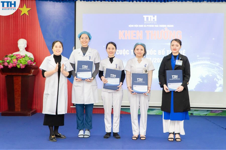 Ban tổ chức chương trình Thuốc bổ trí tuệ BV Thái Thượng Hoàng cũng đã trao tặng giải thưởng cho các cá nhân có bài dự thi xuất sắc nhất.