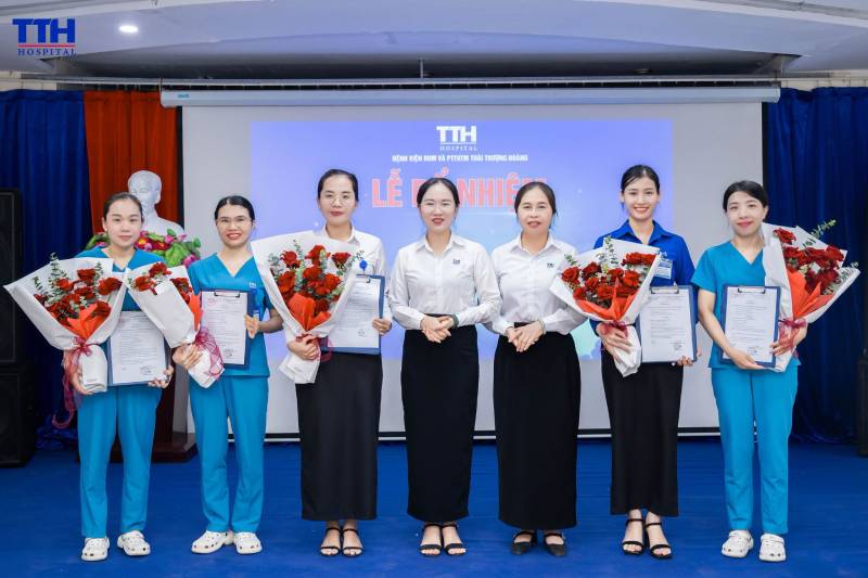 Biểu dương, khen thưởng các tập thể và cá nhân có thành tích xuất sắc