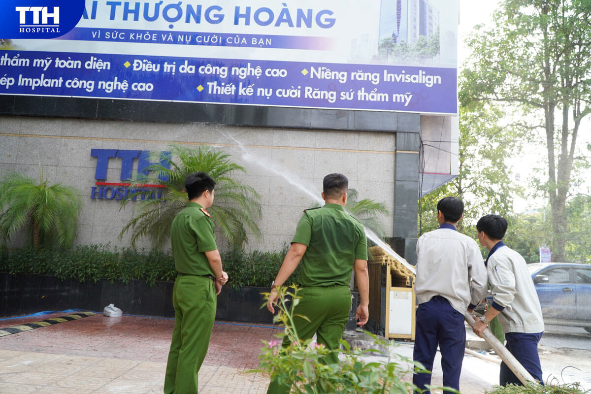 Cách sử dụng vòi phun nước chữa cháy