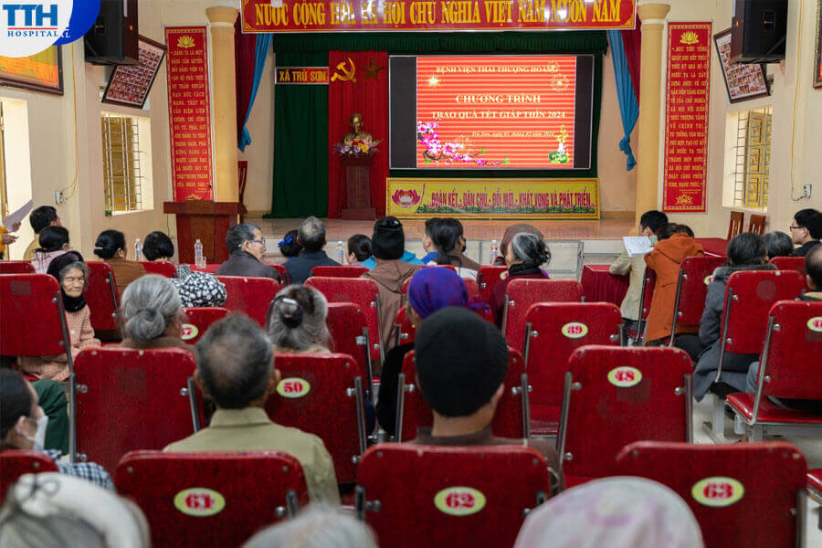 Xuân Giáp Thìn 2024, BV Thái Thượng Hoàng đã tổ chức nhiều hoạt động trao tặng quà Tết cho hộ nghèo