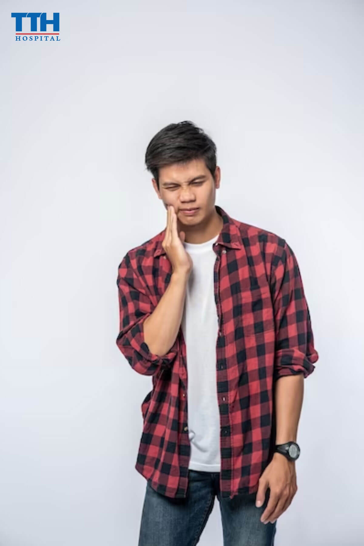 Chất lượng răng sứ kém khiến răng sứ ê buốt khi uống lạnh