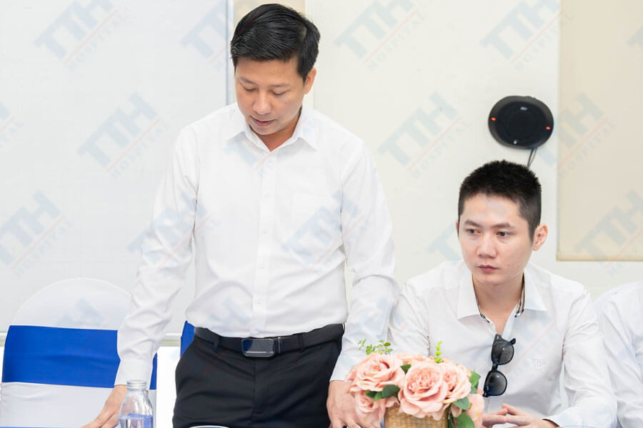 Chuyến tham quan của đoàn học viên cao học Trường Đại học Vinh tại Bệnh viện Thái Thượng Hoàng