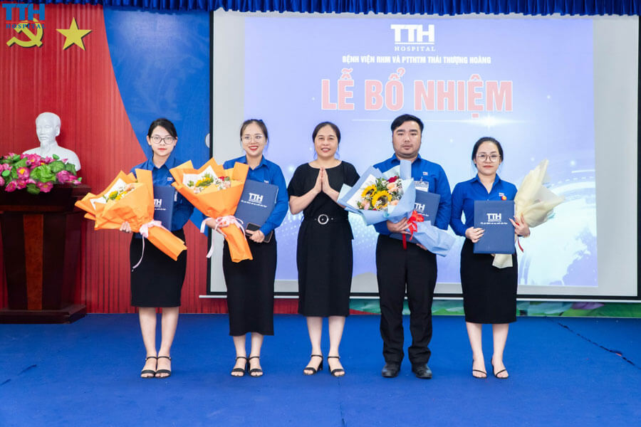 công ty TTH Group đã trao quyết định bổ nhiệm chức vụ quản lý cho các đồng chí
