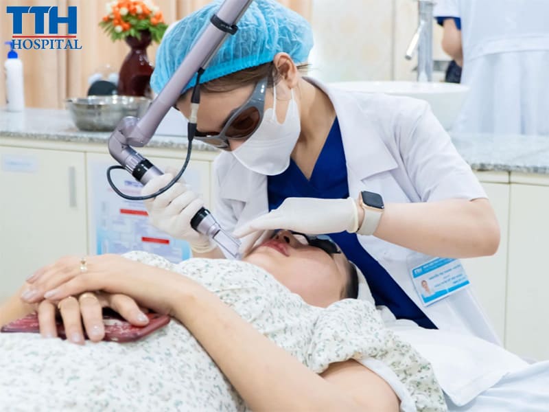 Điều trị mụn càng sớm càng tốt