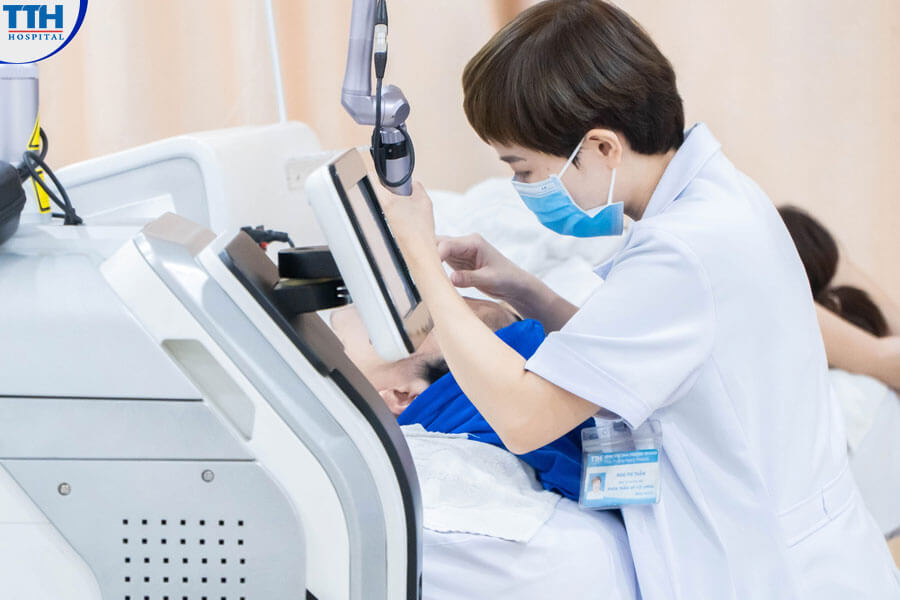 Bệnh viện có đội ngũ y bác sĩ giỏi, giàu kinh nghiệm, tâm huyết, luôn cập nhật các kiến thức, kỹ năng mới nhất trong ngành y