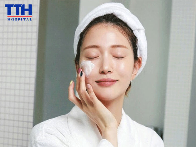 Dưỡng ẩm đầy đủ – chìa khóa cho làn da mùa lạnh