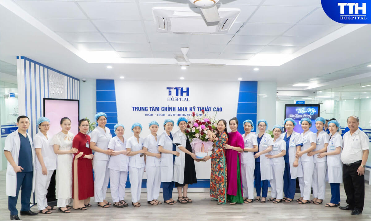 hình ảnh đẹp trong ngày Phụ Nữ Việt Nam 20-10-2023