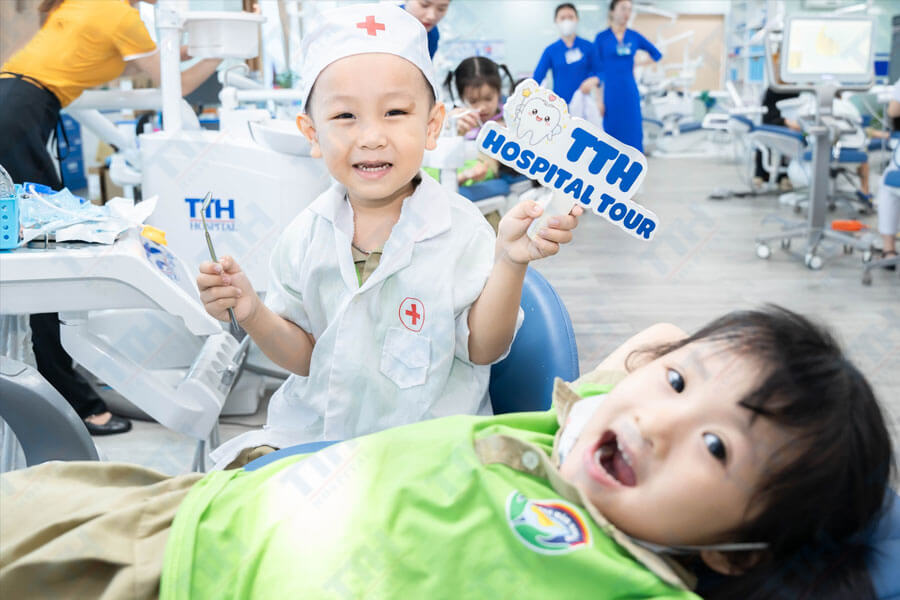  hoạt động "Em tập làm bác sĩ"