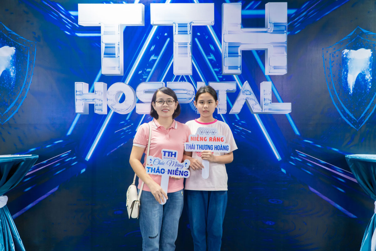 khách hàng hài lòng tuyệt đối khi đến với chương trình Tuần Lễ Vàng Niềng Răng