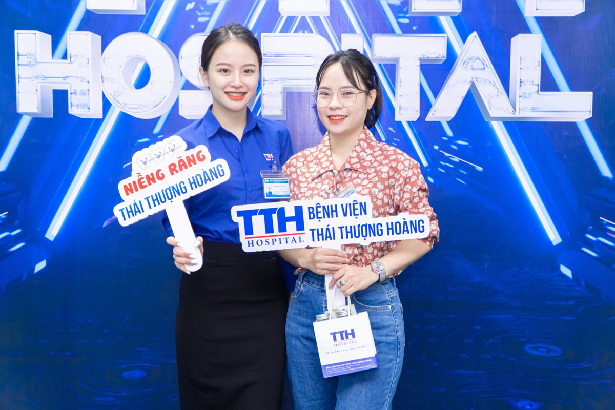 Sự quan tâm và niềm vui của khách hàng khi đến với chương trình Tuần Lễ Vàng Niềng Răng