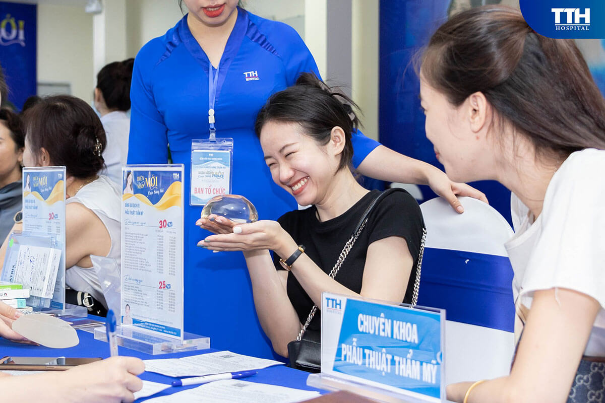 Gần 200 khách hàng đã tham dự và đăng ký Chương trình Flash sale