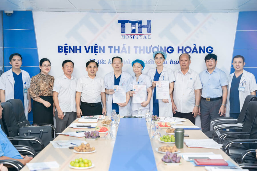 lễ công bố Quyết định phát thẻ Đảng viên cho các đảng viên mới của Chi bộ