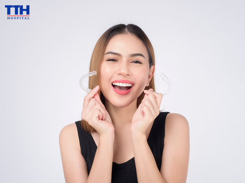Nếu mắc cài bị bung hoặc dây cung gây đau phải làm gì?
