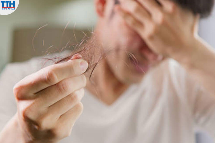 Nguyên Nhân của Rụng Tóc