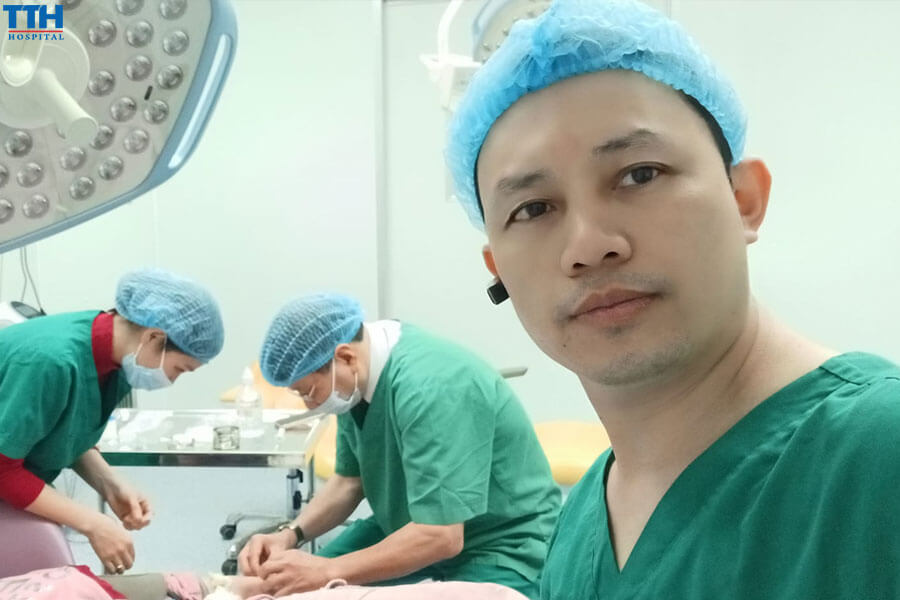 nha sĩ Lê Trọng Ánh đã có nhiều năm làm việc tại các phòng khám nha khoa uy tín