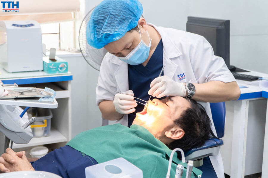 Nha sĩ Lê Trọng Ánh là một trong những chuyên gia hàng đầu về răng sứ thẩm mỹ tại Việt Nam.