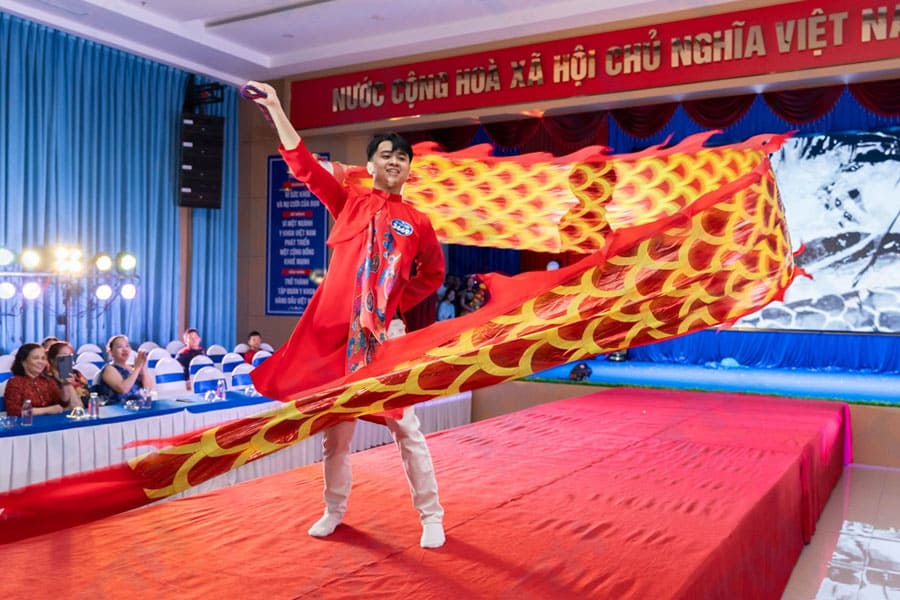 Trình Diễn Thời Trang Công Sở của cuộc thi Nụ cười TTH