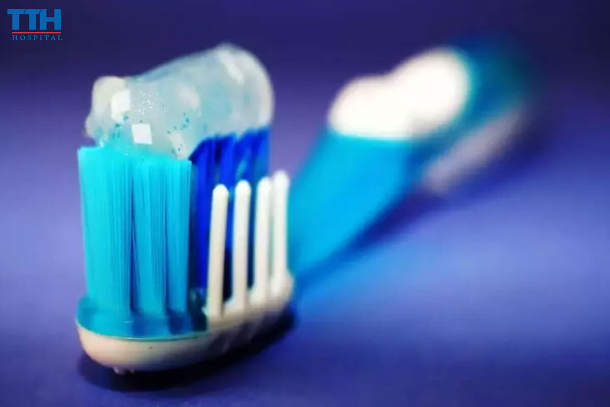 Sử dụng kem đánh răng dạng gel cho người niềng răng