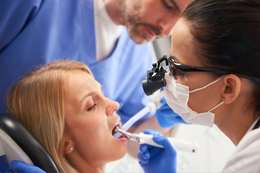 Tại sao cần sử dụng kính hiển vi trong điều trị tủy?