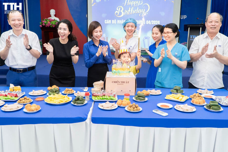 tặng bạn những bông hoa xinh đẹp tháng 4 của BV Thái Thượng Hoàng