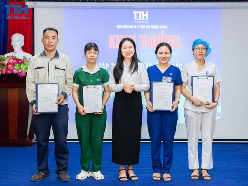 Tuyên dương và khen thưởng tập thể, cá nhân xuất sắc