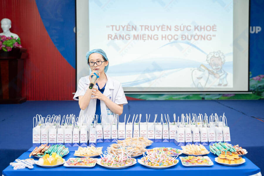 Tuyên truyền và hướng dẫn chăm sóc răng miệng