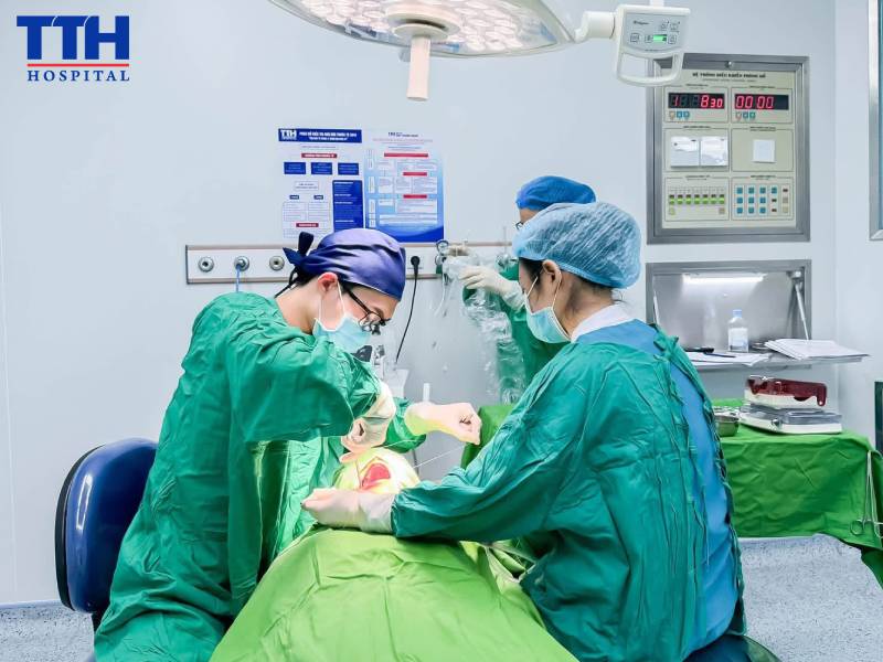 Vì sao nên lựa chọn trồng răng Implant tại Bệnh viện Thái Thượng Hoàng?
