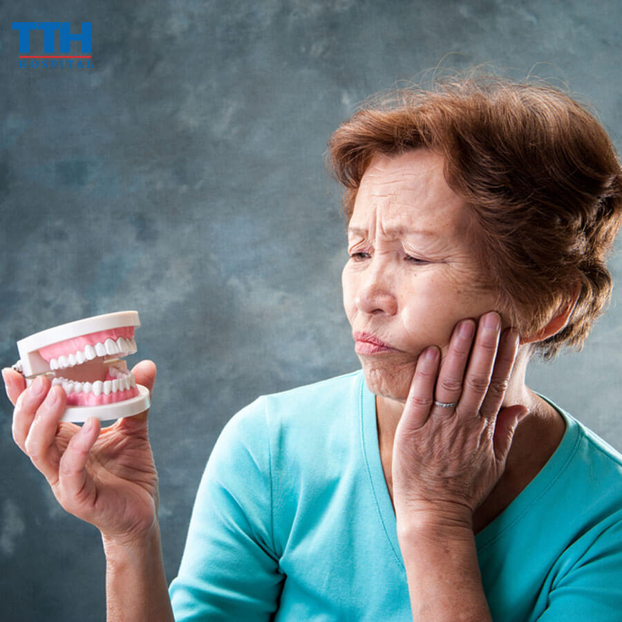 Trồng Răng Implant Cho Người Cao Tuổi: Có An Toàn Không?