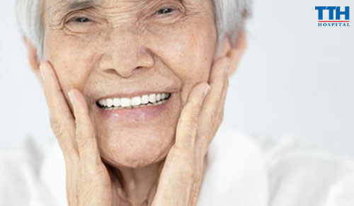 Trồng Răng Implant Cho Người Cao Tuổi: Có An Toàn Không?