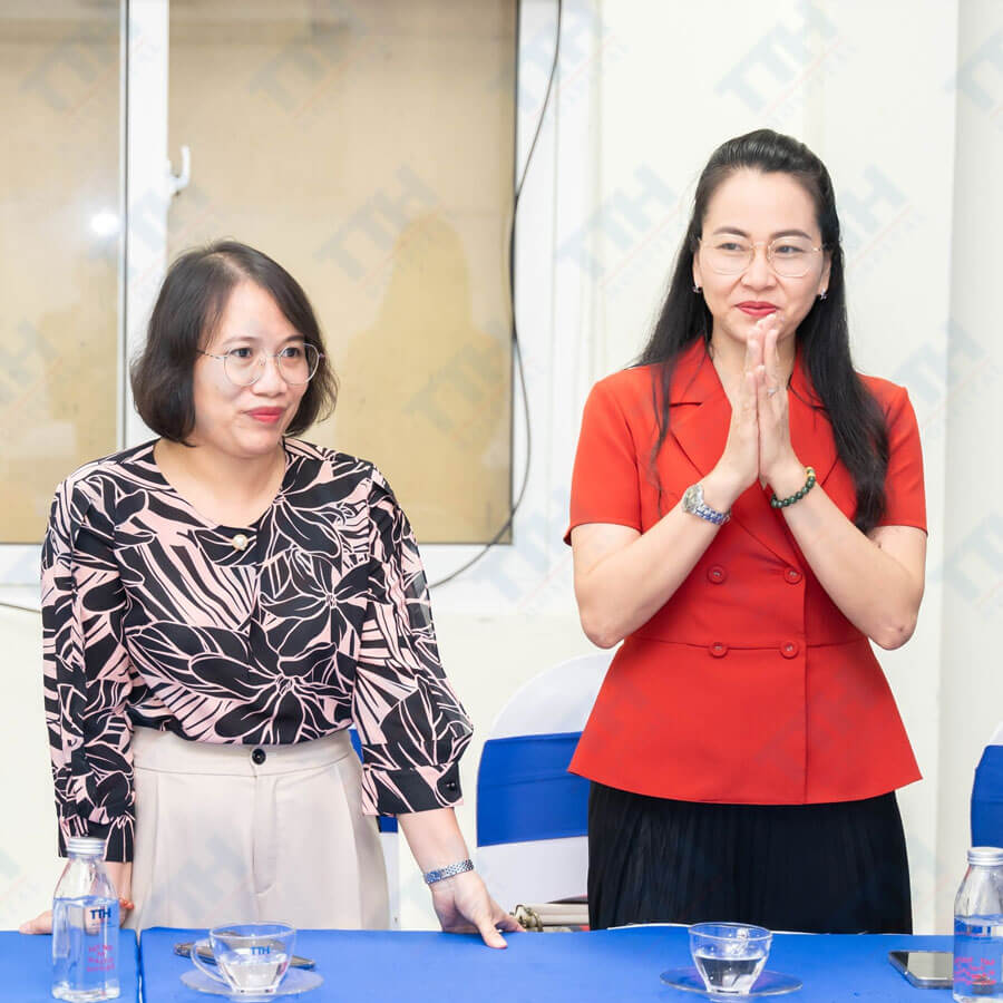 Bệnh viện Thái Thượng Hoàng tiếp đoàn học viên cao học Trường Đại học Vinh đến tham quan, học tập