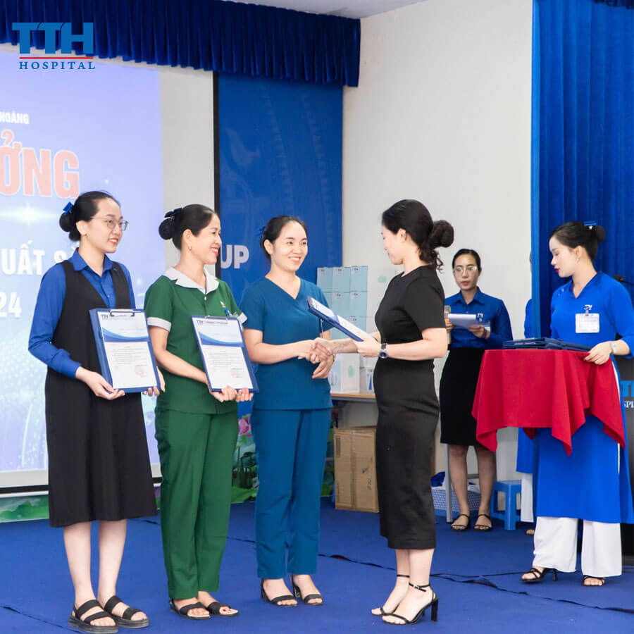 BV Thái Thượng Hoàng Tổ Chức Lễ Khen Thưởng và Sinh Nhật Tháng 6 Cho CBNV