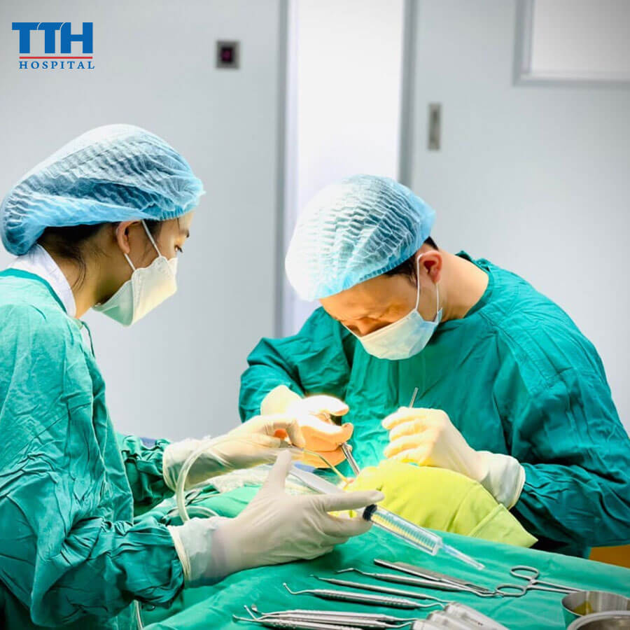 Nha sĩ Lê Trọng Ánh - Trưởng Khoa Răng Sứ Thẩm Mỹ tại Bệnh Viện Thái Thượng Hoàng