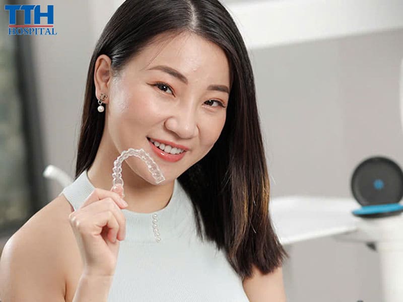 Niềng răng Invisalign cho người trưởng thành - Có quá muộn để bắt đầu?